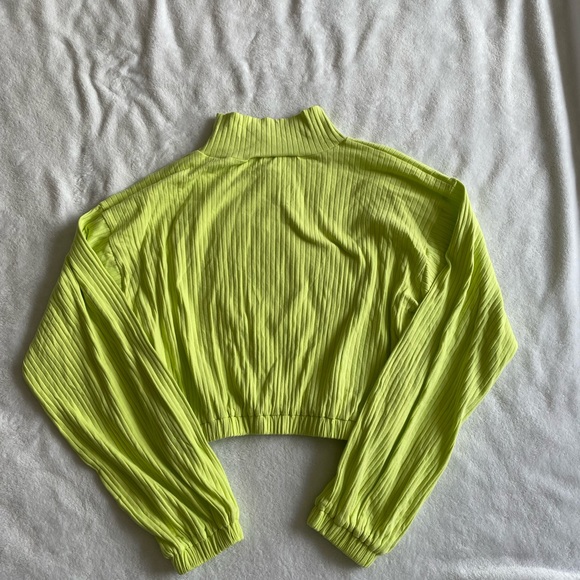 Sabo Skirt NWOT Green Cropped Turtleneck - Picture 4 of 4